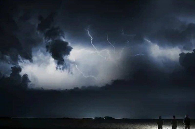 मौसम का बदल मिजाज! बिहार के इन इलाकों में धूल भरी आंधी के साथ बारिश, कई जगह छाए रहे काले बादल