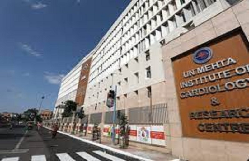 Ahmedabad UN mehata : अस्पताल के खिलाफ सोशल मीडिया पर पोस्ट के आरोप में आरएमओ डॉ. बारोट गिरफ्तार