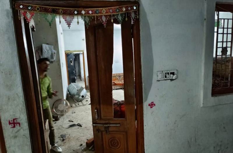 दलित बस्ती पर दबंगों का हमला : दो सौ से अधिक लोग पहुंचे... 30 परिवारों ने भागकर बचाई जान