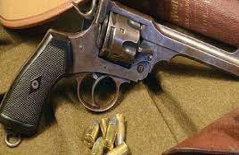 बीमारी व एकांकी जीवन से त्रस्त वृद्ध ने खुद को सीने में गोली मारी