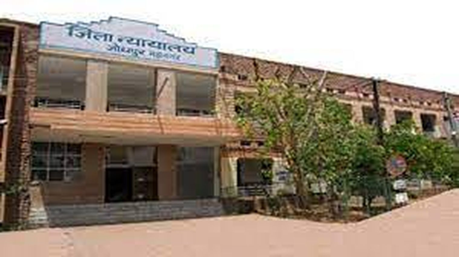 Knife Attacked: इस न्यायालय के बाहर युवती के भाई पर हुआ चाकू से हमला