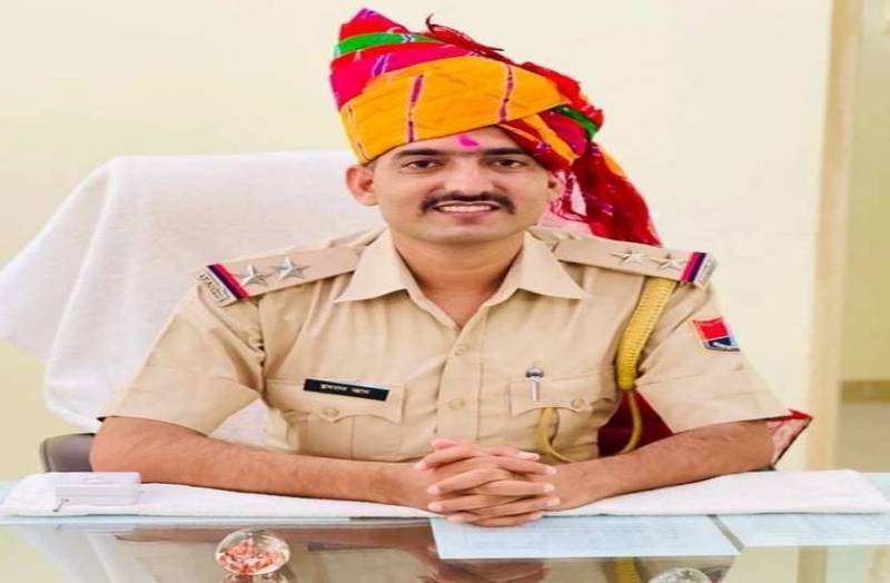 सरकारी सेवा का जुनून, 7 साल में 10 नौकरियां, अब रास आई थानेदारी