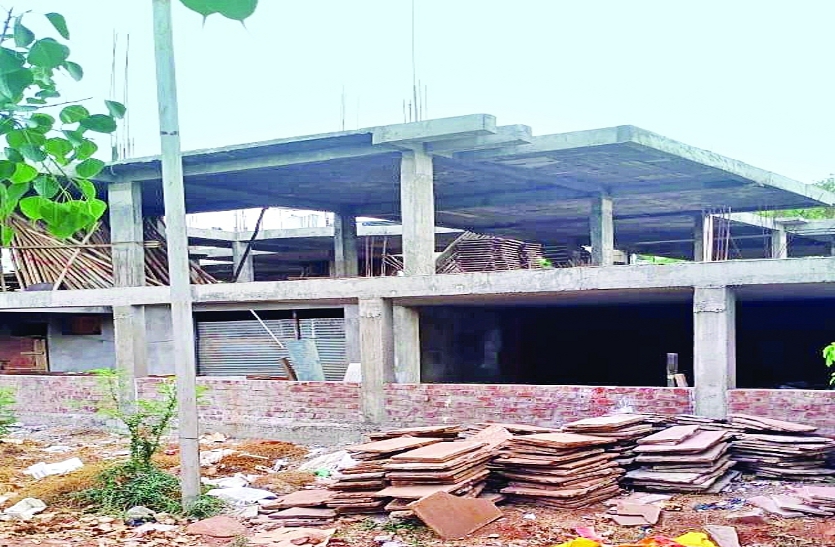 ट्रस्ट के नाम पर दवा कंपनियों से वसूला भारी डिस्काउंट, मरीजों को प्रिंट रेट पर देकर कमा रहे दोहरा मुनाफा