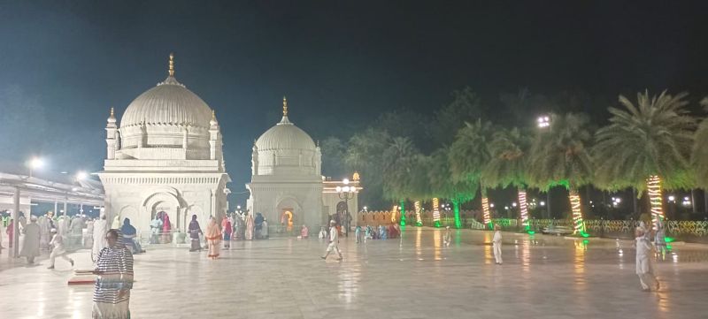 Urs in Dargah-e-Hakimi, pilgrims from all over the world celebrated