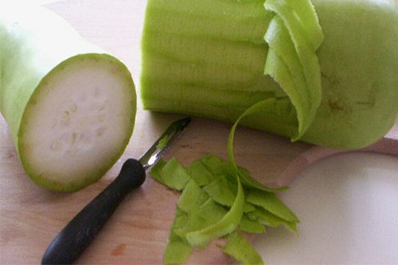 लौकी के साथ इसके छिलकों का भी ऐसे करें इस्तेमाल, जानिए इसको खाने से होने वाले इन अनगिनत लाभों के बारे में