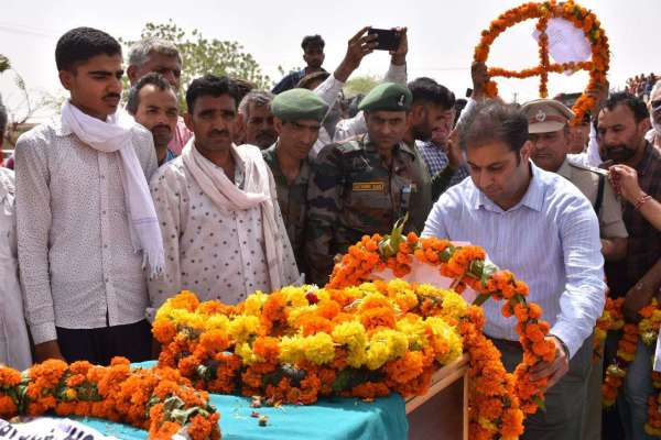 नागौर. फिडौद गांव में शहीद बजरंग लाल डूकिया की अन्तिम विदाई की तस्वीरें