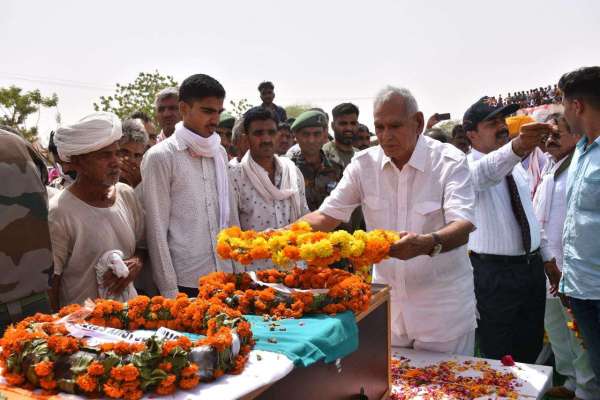 नागौर. फिडौद गांव में शहीद बजरंग लाल डूकिया की अन्तिम विदाई की तस्वीरें