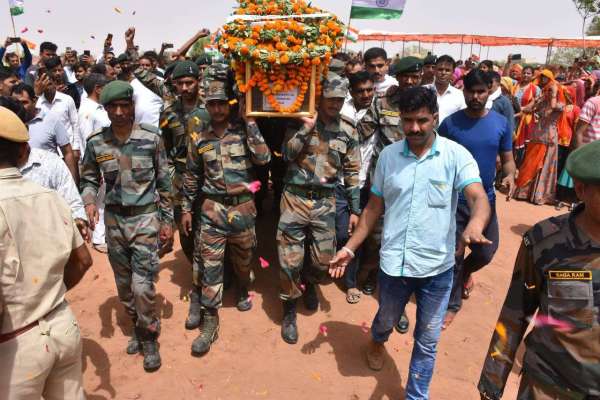 नागौर. फिडौद गांव में शहीद बजरंग लाल डूकिया की अन्तिम विदाई की तस्वीरें