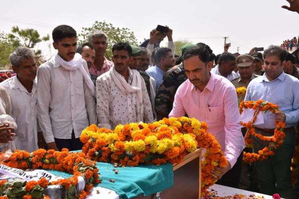 नागौर. फिडौद गांव में शहीद बजरंग लाल डूकिया की अन्तिम विदाई की तस्वीरें