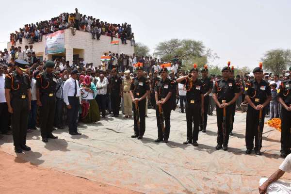 नागौर. फिडौद गांव में शहीद बजरंग लाल डूकिया की अन्तिम विदाई की तस्वीरें