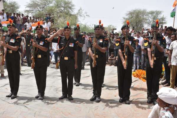 नागौर. फिडौद गांव में शहीद बजरंग लाल डूकिया की अन्तिम विदाई की तस्वीरें