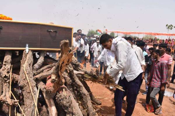 नागौर. फिडौद गांव में शहीद बजरंग लाल डूकिया की अन्तिम विदाई की तस्वीरें