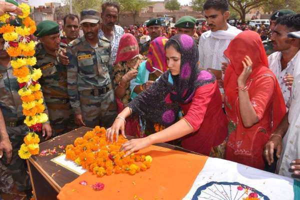 नागौर. फिडौद गांव में शहीद बजरंग लाल डूकिया की अन्तिम विदाई की तस्वीरें