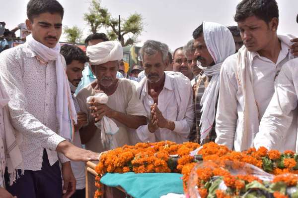 नागौर. फिडौद गांव में शहीद बजरंग लाल डूकिया की अन्तिम विदाई की तस्वीरें