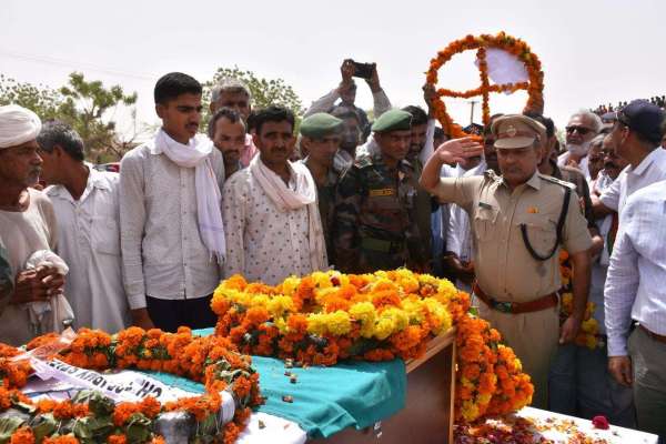 नागौर. फिडौद गांव में शहीद बजरंग लाल डूकिया की अन्तिम विदाई की तस्वीरें