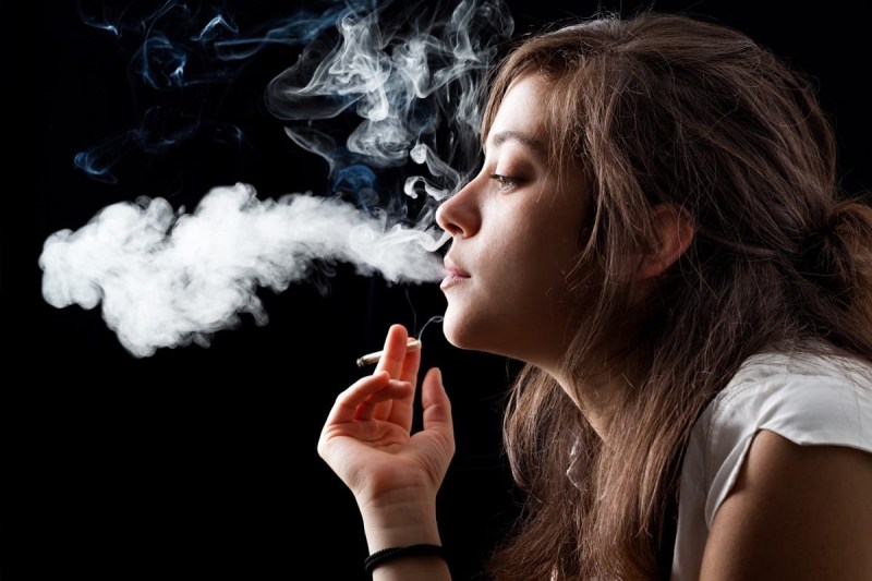 Smoking Side Effects: स्मोकिन करने से फेफड़ों को ही नही शरीर के अन्य अंगों को पहुंचता है नुकसान, जानें इसके साइड इफेक्ट्स