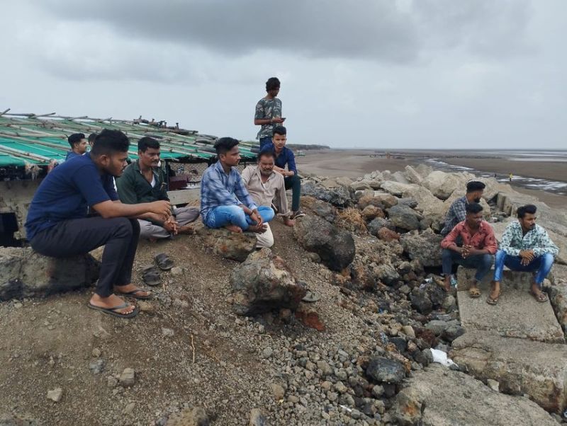 Surat/ सुवाली बीच पर पांच युवक डूबे, एक की मौत, एक को बचाया