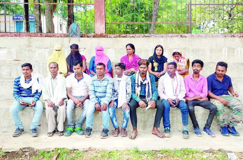Victim educated unemployed reached Jashpur after complaining about the matter.