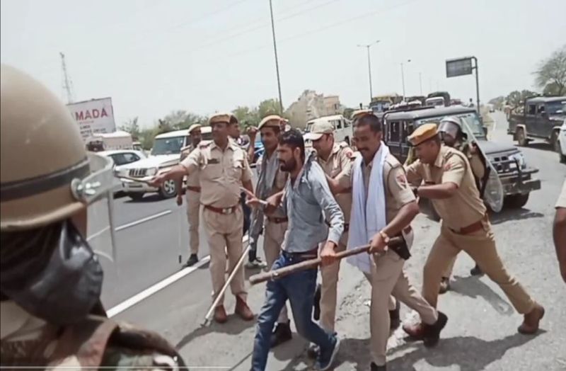 गेगल टोल प्लाजा पर रालोपा का उग्र प्रदर्शन, पुलिस ने फटकारी लाठियां, खेतों में भागे कार्यकर्ता