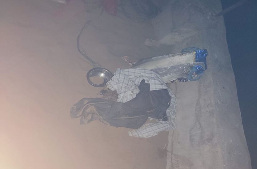 किनारे पड़े कपड़ों को देख ग्रामीण ने बताया तो तीन भाइयों के डूबने का चला पता