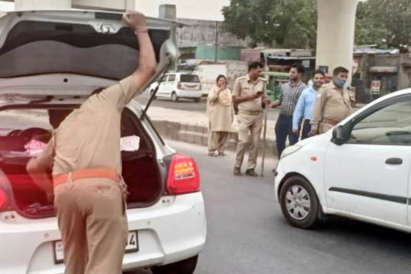 excise-department-seizing-vehicles-of-who-buy-cheap-liquor-from-delhi.jpg