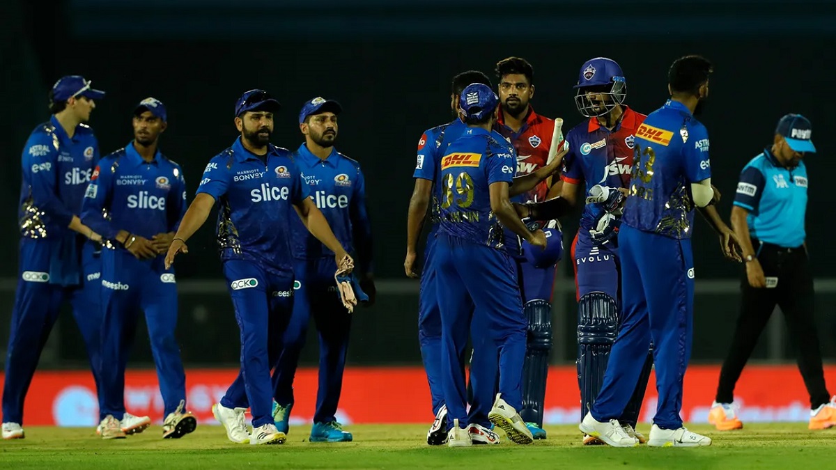 ipl 2022 mumbai indians tim david pants down while fielding t20 blast