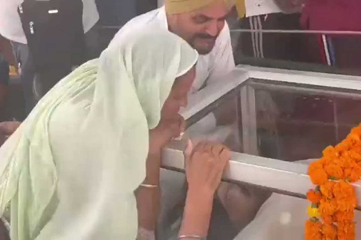 sidhu_moose_wala_funeral_mother_father_jpg.jpg