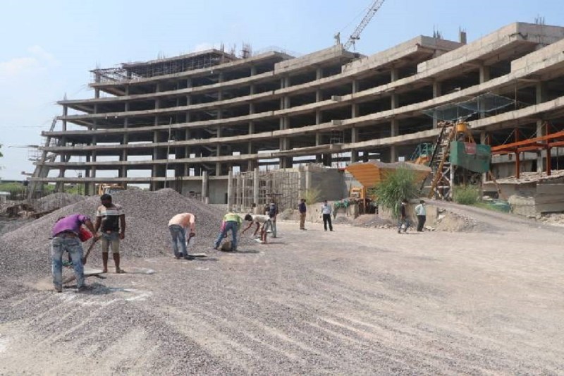 Noida: नोएडा प्राधिकरण की बड़ी कार्रवाई, प्रतिभा इंडस्ट्री लिमिटेड को तीन साल के लिए किया ब्लैक लिस्ट, जानें वजह