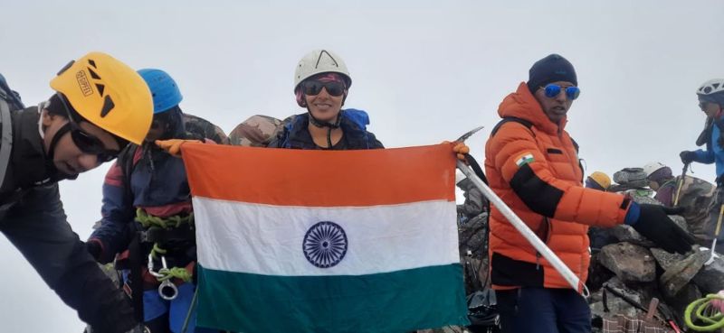 हिमालय की रेनोक पीक पर अंजना ने फिहराया तिरंगा