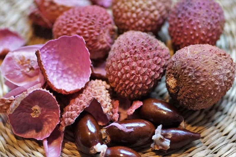  लीची के छिलकों को फेके नहीं लाएं इस्तेमाल में, इसके हैं 5 बड़े फायदे,जानिए