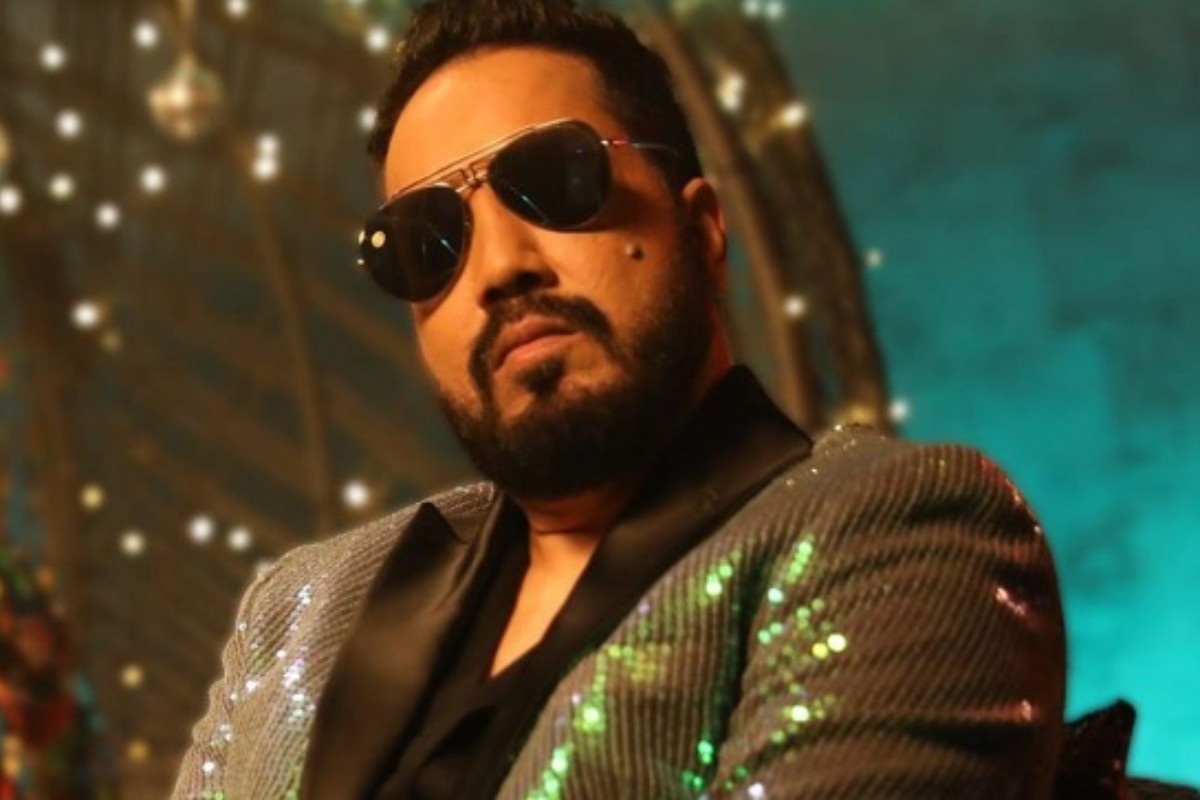 mika singh buy a diamond set which price crores to give his bride