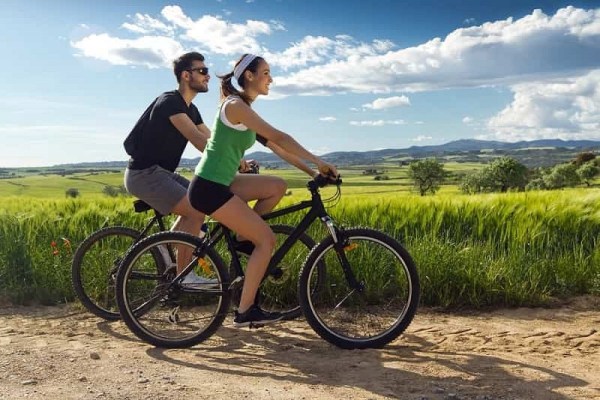 World Bicycle Day 2022: वजन कम करने से लेकर फेफड़ों को मजबूत बनाने के लिए रोजाना चलाएं 30 मिनट साइकिल