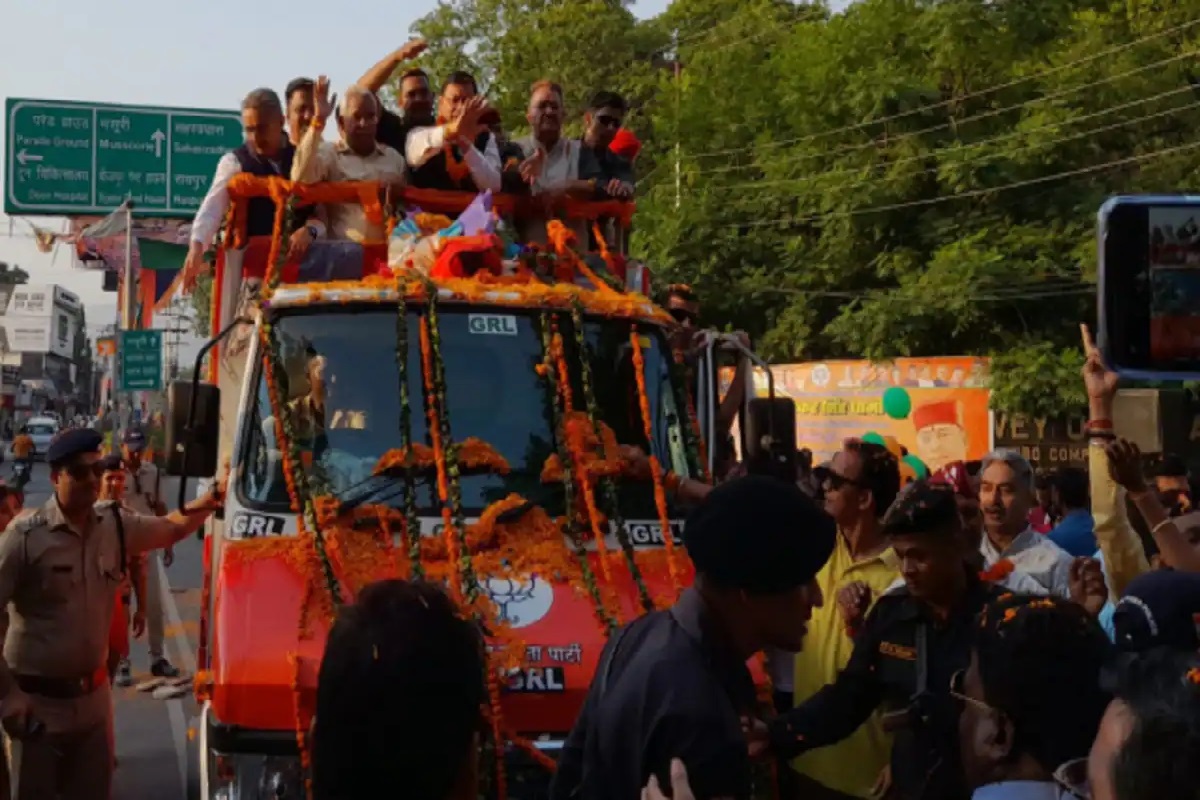 चंपावत उपचुनाव में रिकॉर्ड जीत के बाद CM धामी ने देहरादून में किया रोड शो, कहा - 'दोगुनी हुई जिम्मेदारी'