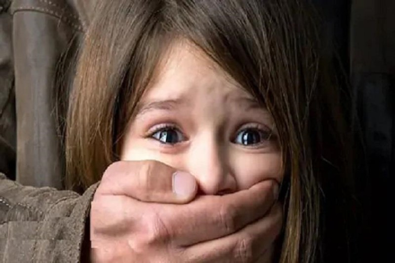 चलो मैम ने बुलाया है.. ट्यूशन टीचर का पति मासूम छात्रा को साथ ले गया, फिर की ये घिनौनी हरकत