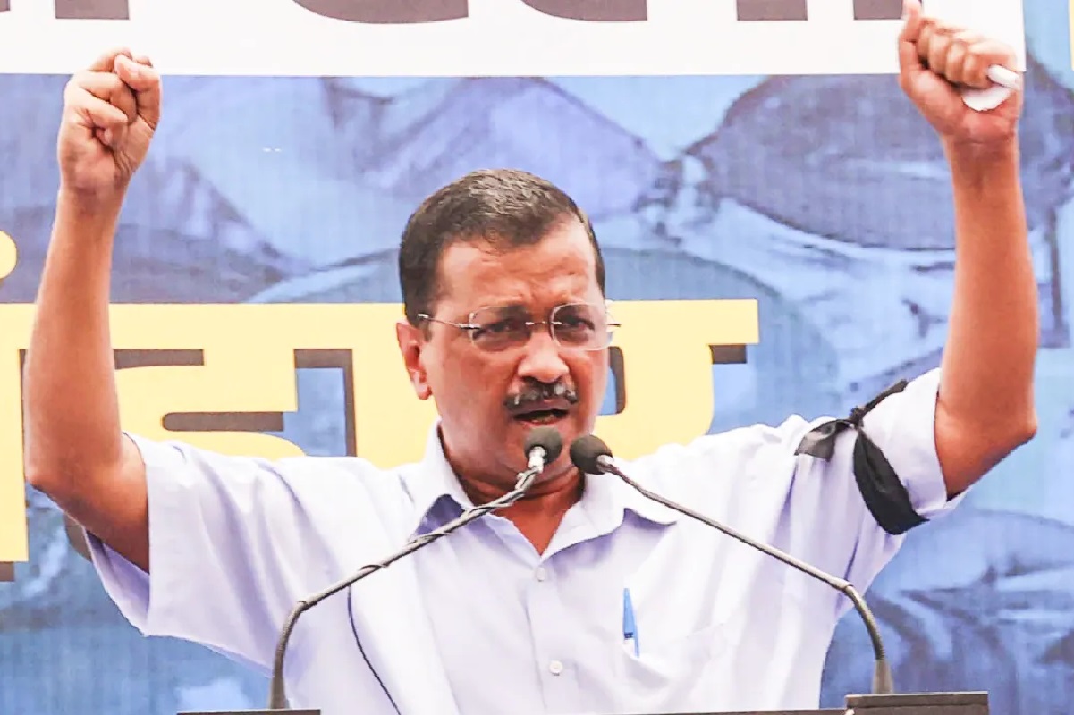 सीएम केजरीवाल ने मेहसाणा में निकाली तिरंगा यात्रा, कहा- 'गुजरात बदलाव मांग रहा है, बीजेपी से लोग तंग आ गए'