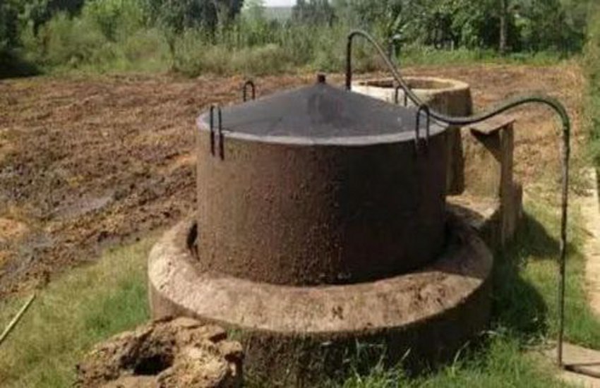 बायोगैस संयंत्र योजना का बुरा हाल, शुरू होने से पहले ही बंद हुआ काम | Biogas Plant Scheme Work Stopped Before Starting In Raipur District