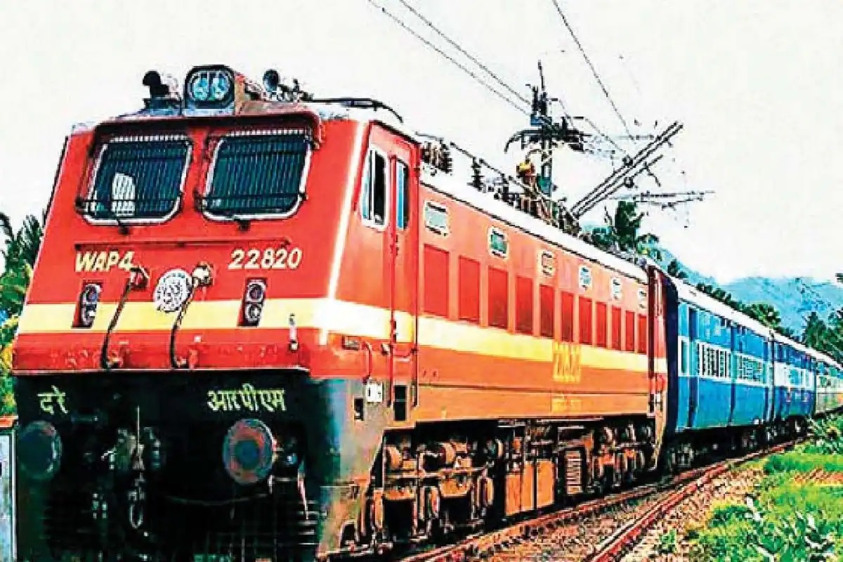 Indian Railway News: IRCTC ने बदले ऑनलाइन ट्रेन टिकट बुकिंग के नियम, अब एक महीने में ज्यादा टिकट काटने का मिलेगा मौका
