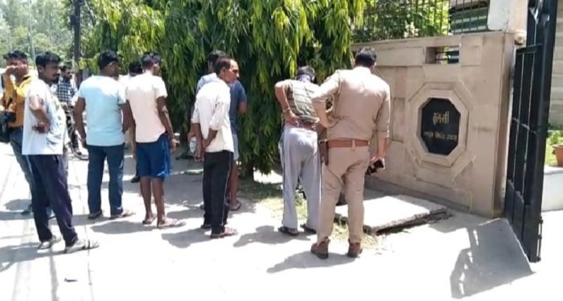 वीआईपी इलाके में नाले की सफाई के दौरान दिखी ऐसी चीज तो उड़े होश, गर्मी में जाम हुई सड़क