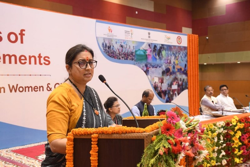 महिला एवं बाल विकास मंत्रालय की 8 साल की उपलब्धियों की समीक्षा के दौरान स्मृति ईरानी
