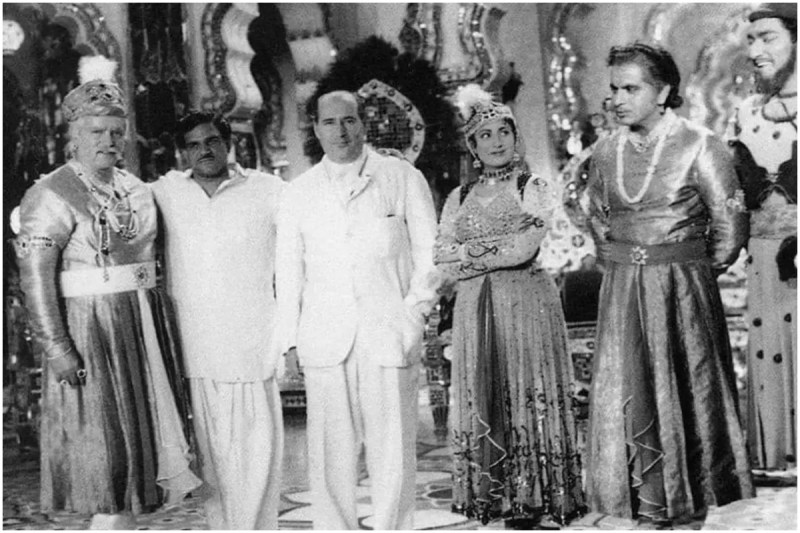prithviraj kapoor got blank cheque for mughal e azam
