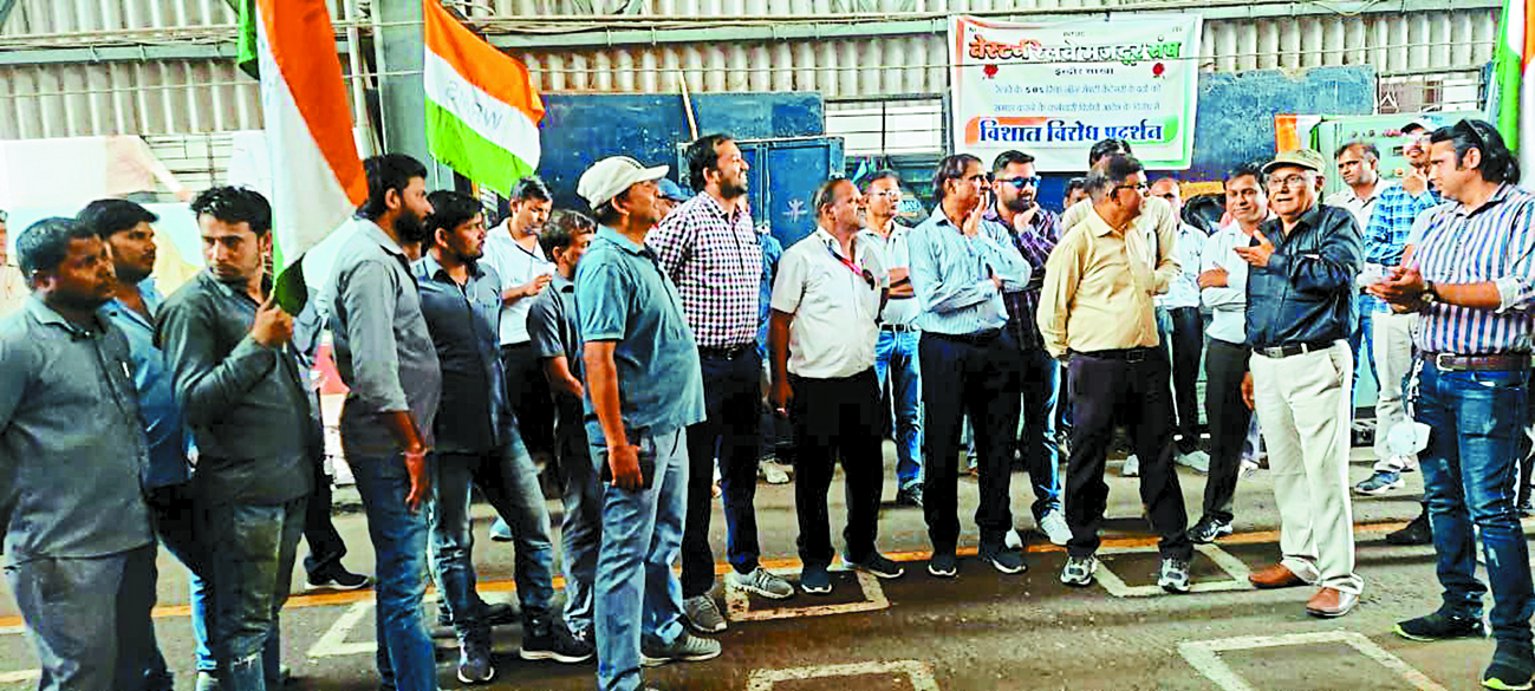 रेलवे 50 प्रतिशत रिक्त पद कर रहा समाप्त