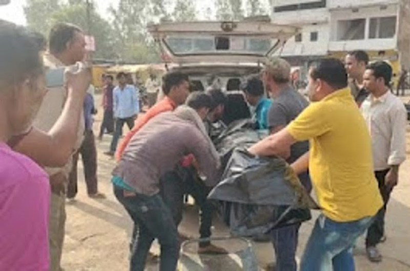 Suspicion of theft: Half a dozen people entered the house and beat up the young man in such a way that he took his life