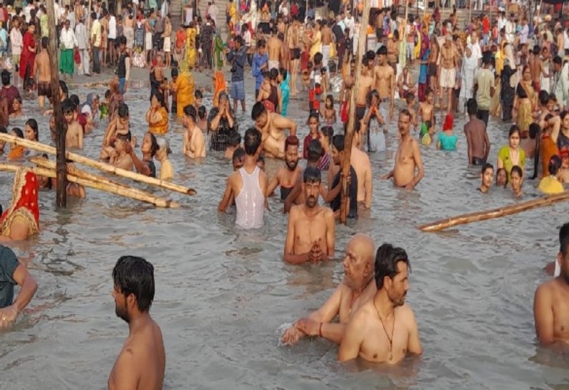 Ganga Dussehra 2022 : गंगा घाट पर श्रद्धालुओं का सैलाब, ज्येष्ठ दशहरा पर लगाई आस्था की डुबकी