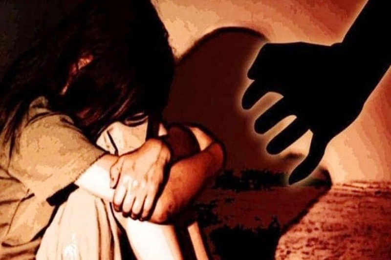 Deoria: जिला पंचायत सदस्य की काली करतूत, आवास दिलाने के नाम पर युवती को बनाया हवस का शिकार