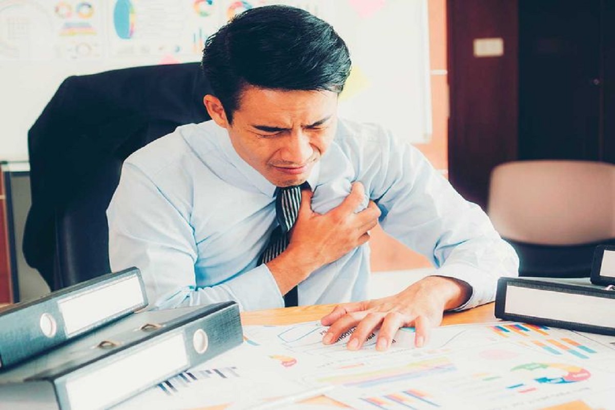 Health Tips: थकान और तनाव ले सकते है पुरुषों की जान, हो सकते हैं हार्ट अटैक का शिकार, ऐसे बरतें सावधानियां