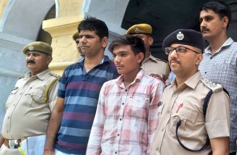 दरिन्दा निकला दोस्त : छात्रा के साथ घूमा-फिरा और जंगल में ले जाकर पत्थरों से सर कुचल ले जी जान