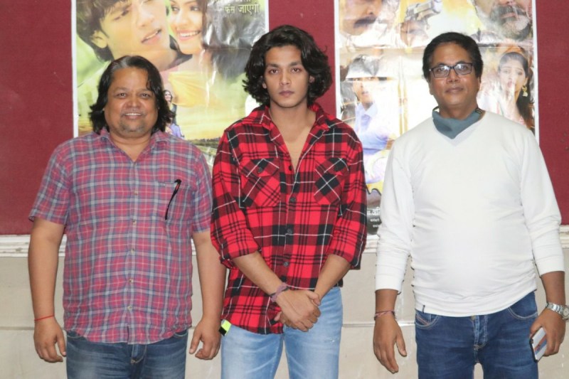 भोजपुरी फिल्म सौदागर ने जीता दर्शकों का दिल,देखने पहुंचे अभिनेता