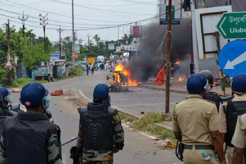 हावड़ा में भड़की हिंसा के बाद एक्शन में ममता सरकार, हावड़ा के पुलिस कमिश्नर और एसपी ग्रामीण पर गिरी गाज