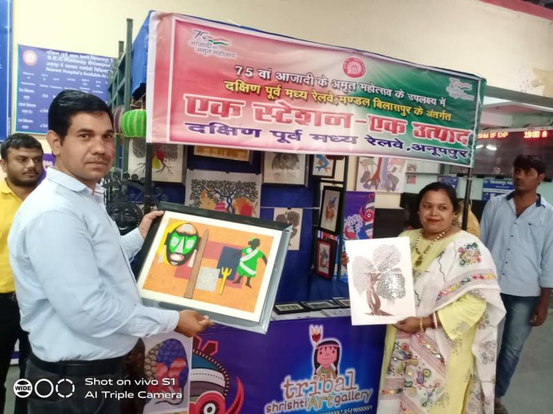 Unique initiative to introduce passengers to tribal Gondi painting at