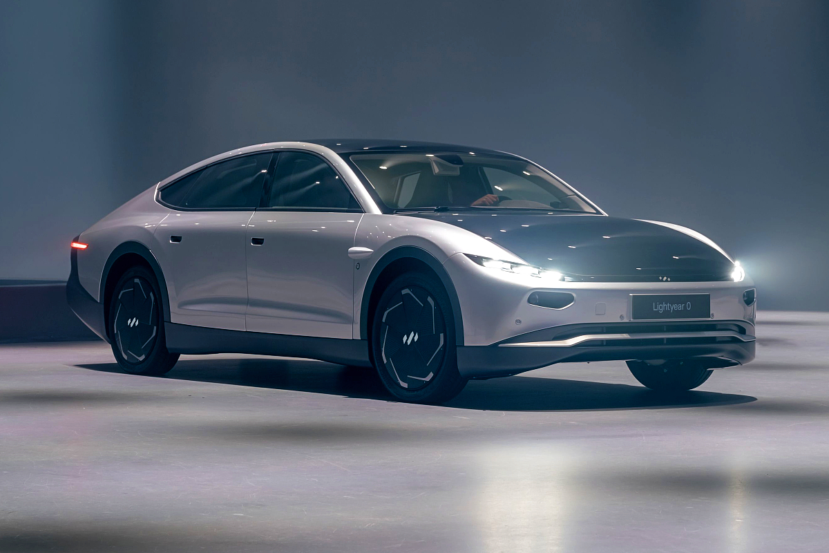 lightyear_zero_electric_car-amp.jpg